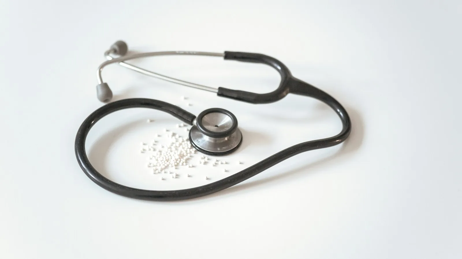 Hormoontherapie pleister en tabletten naast informatiemateriaal